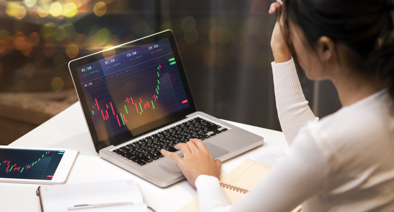 Trader working from home abroad analyzing the US stock market